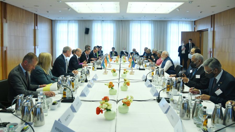 Prime Minister Narendra Modi with German business leaders in Berlin