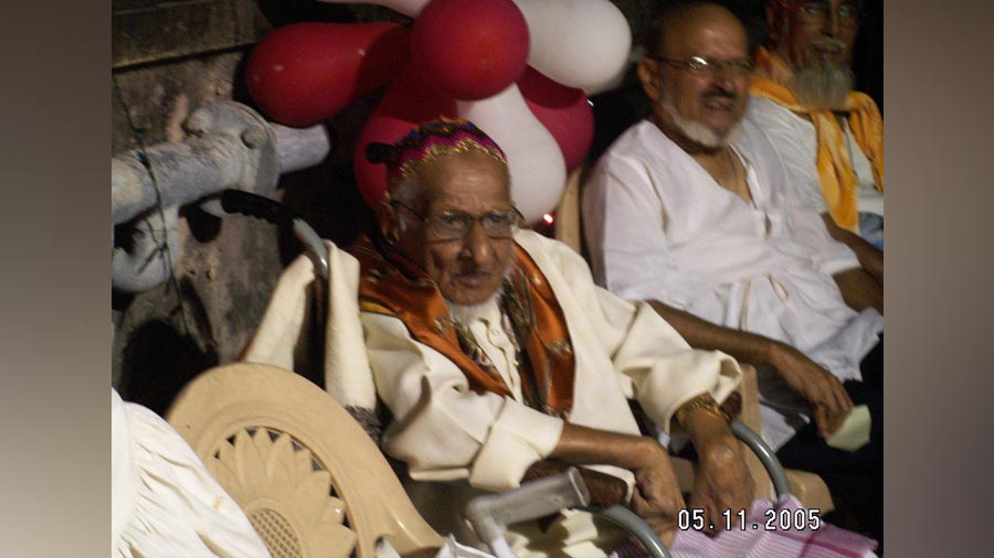 Eighty-five-year-old Mammi Faizullabhoy dressed as Shah Abdullah Bukhari at the meet in Krishna Vihar 