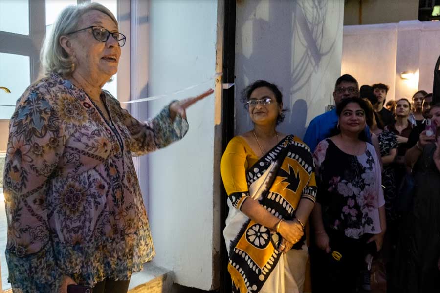 The evening began with a speech by Elizabeth Decker (left), the director of Chaitown Community, who spoke about her vision for Chaitown and introduced the chief guests – Sarbari Bhattacharya [joint assistant director (Intelligence branch),West Bengal] and Rupkatha Sarkar [principal, La Martiniere for Girls, Kolkata]