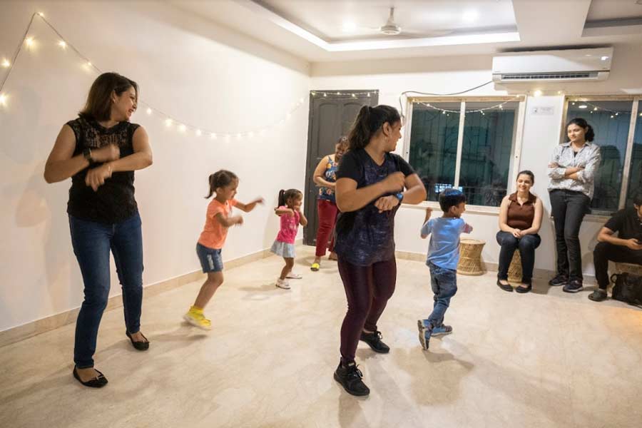 Apart from usual dance classes, the studio will also be home to ‘Mommy and Me’ sessions – a unique class for mothers and their little ones, centred around easy steps and movements which can be done by both. Not only does this class give moms a much-needed break from their otherwise busy schedules, but also offers an opportunity for a fun and interactive bonding experience with their children! 