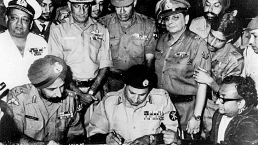 If Sam Manekshaw had deployed his forces for two offensive campaigns in 1971 — to liberate Bangladesh and retake PoK — he would have achieved neither. 