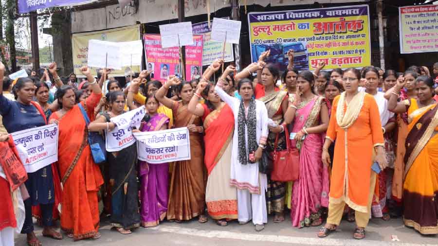 Health workers of Anganwadi  centres demonstrating at Randhir Verma Chowk in Dhanbad