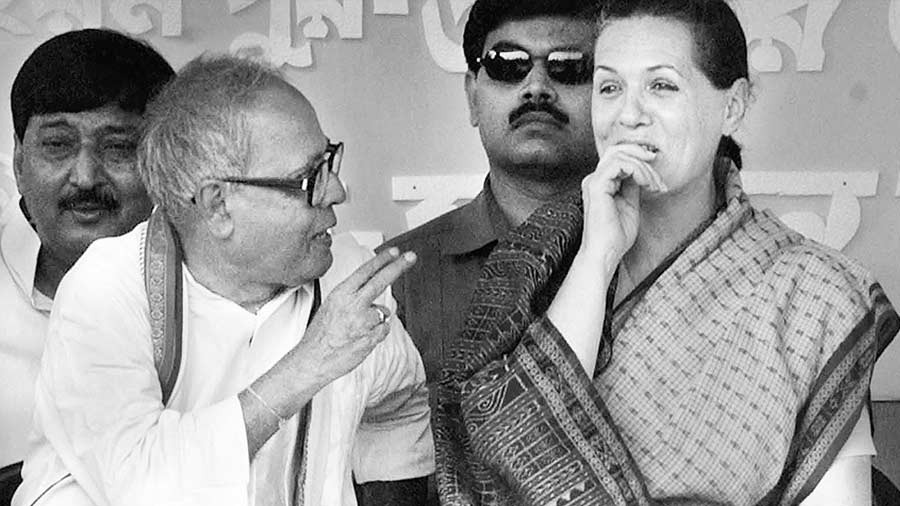 Pranab Mukherjee was Sonia Gandhi’s closest advisor when Sharad Pawar, P.A. Sangma and Tariq Anwar revolted against her foreign origins