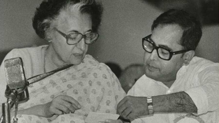 Indira Gandhi with Pranab Mukherjee