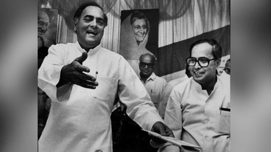 Rajiv Gandhi with Pranab Mukherjee