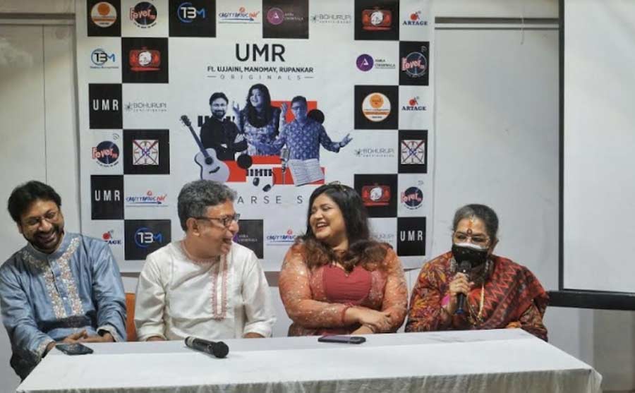 (From left) Singer Manomay Bhattacharya, Rupankar Bagchi and Ujjaini Mukherjee at the launch of their new song ‘Jab barse sona’ on Thursday. The trio have floated a new band called UMR. Singer Usha Uthup (far right) and composer Joy Sarkar were also present at the event