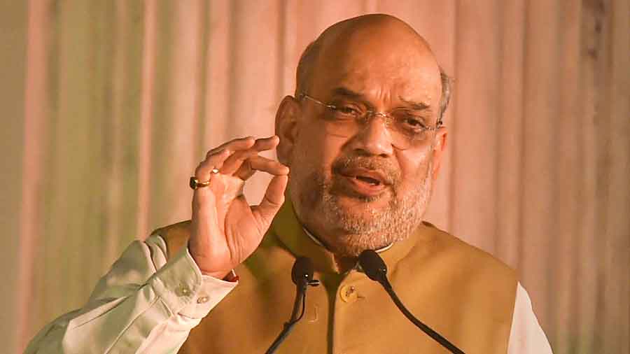 Shah holds meet with officials