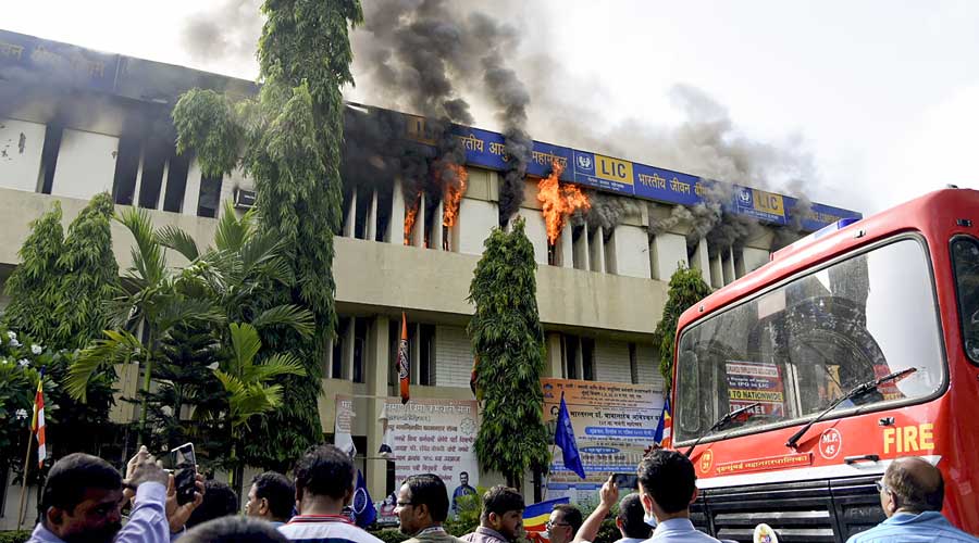 Fire accident | Fire breaks out at LIC office in Mumbai, no casualty  reported - Telegraph India