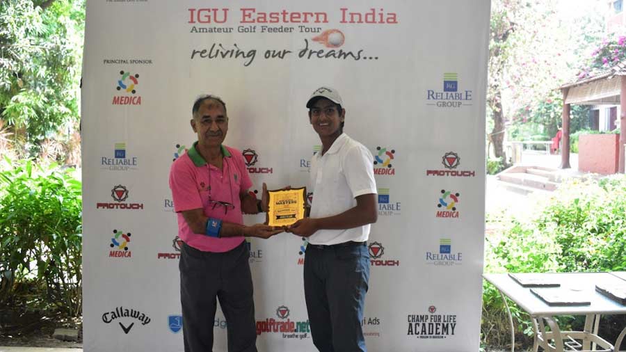 Lakhmani collects his prize from J.L. Roy, the tour director
