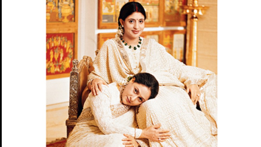 Shweta Bachchan and Jaya Bachchan in AJSK