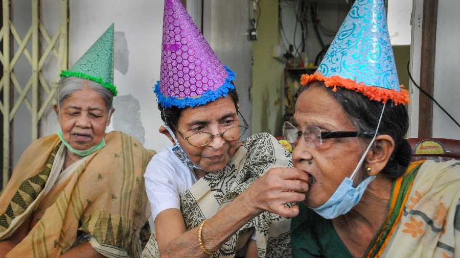 Social activist Amrita Singh (C) celebrates International Mother's Day with elderly women, at an old age home in Calcutta