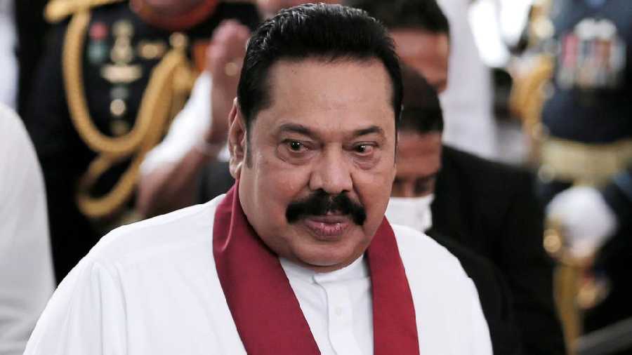 sri-lankan-prime-minister-resigns-nationwide-curfew-imposed