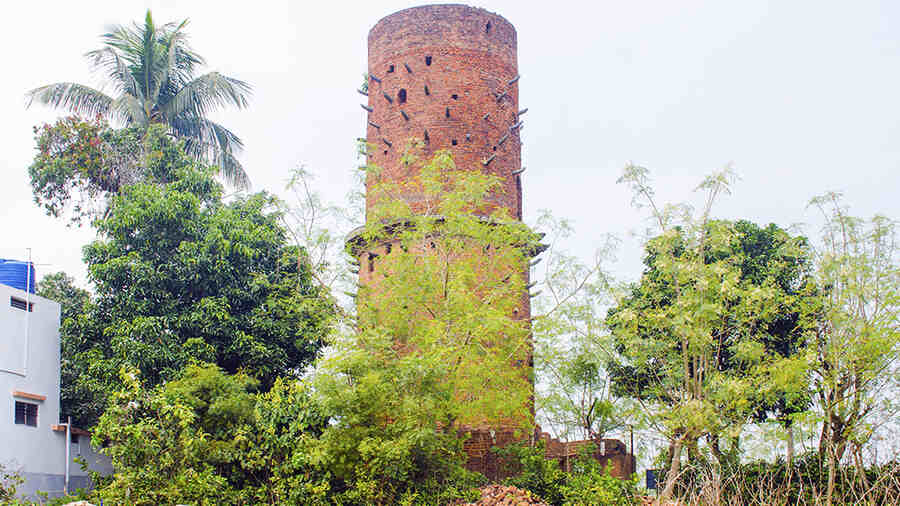 It is said that the tower, reportedly built by Akbar, used to have elephant tusks mounted on its outer walls