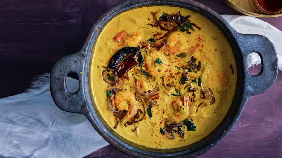 A green mango prawn curry. Green mangoes can be oh-so-versatile! 