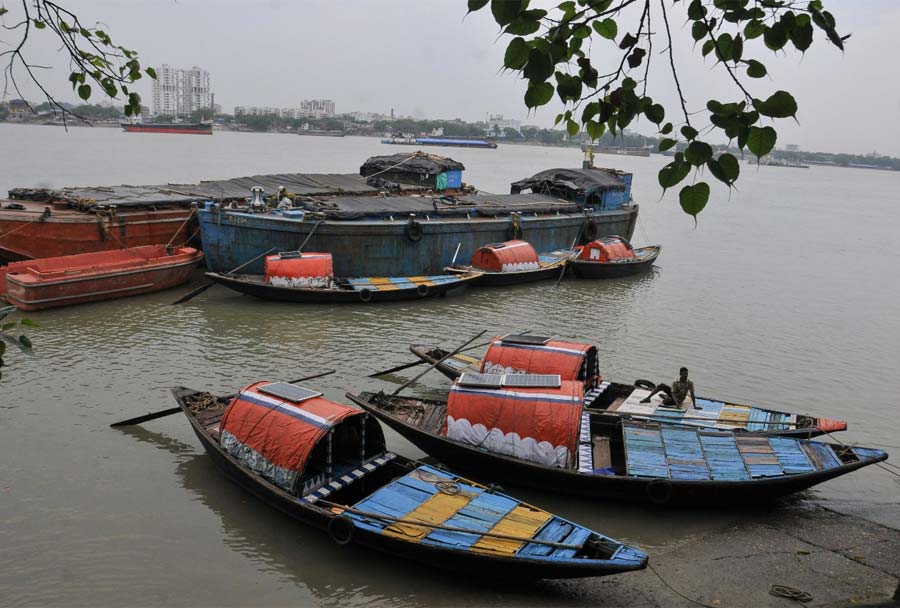 Dinghy boats anchored safely on the bank of Hooghly as part of precautionary measures against Cyclone Asani on Wednesday