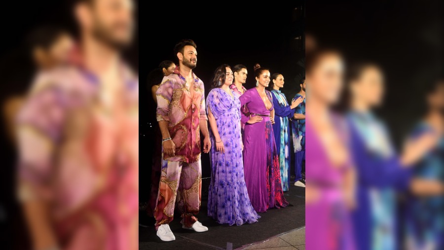 Roma Suri, actress Tuhina Das and actor Shaheb Bhattacherjee were the showstoppers for the first, second and third sequences of the show, respectively.