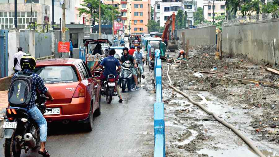 Dug-up stretches outside AMRI Hospitals Mukundapur on Wednesday. 