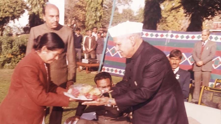 In 1989, Bela Bose presented the flower bouquet to the Vice President, Shankar Dayal Sharma, after the Beating of the Retreat at the Republic Day parade in Delhi. She was representing Bengal and was leading a team of four universities on that day
