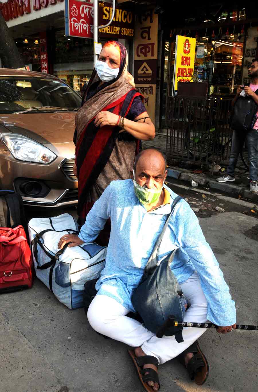 An elderly man and a woman wait on the road in the city’s Bowbazar area with their belongings after being evacuated from their home on Thursday. Several buildings in the neighbourhood had to be evacuated as cracks appeared on the structures likely to be caused by the ongoing East-West Metro project