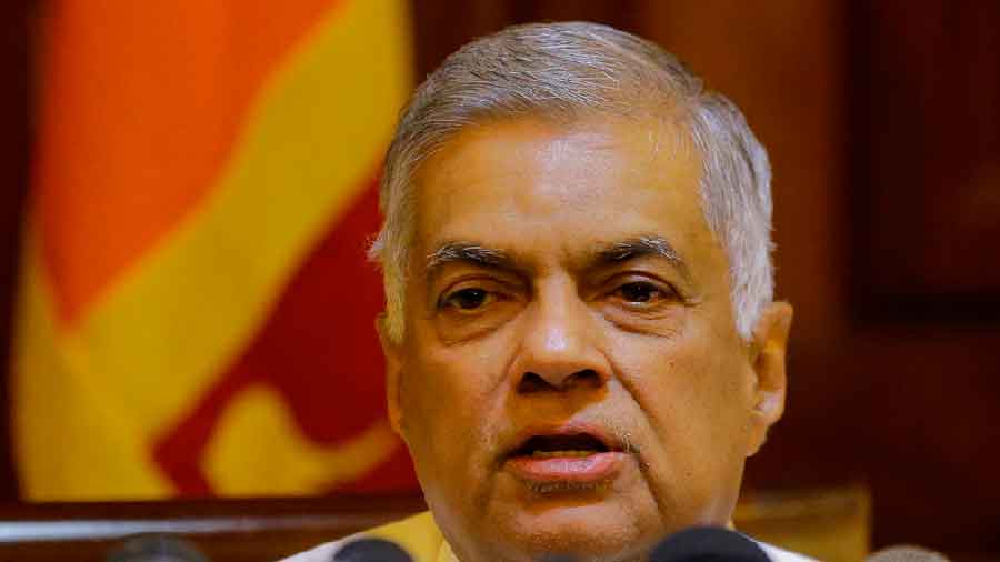Lankan PM holds talks with IMF