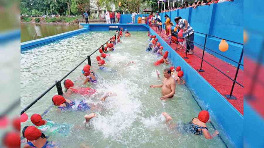 Children train at the swimming pool at Bidhan Sishu Udyan 