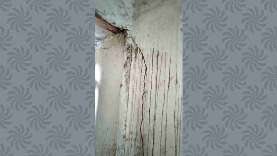 Cracks on the wall of siblings Ashoke and Sandhya Dutta’s home  in Durga Pituri Lane