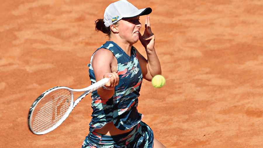 Iga Swiatek in action during the match against Bianca Adreescu at Foro Italico in Rome on Friday.