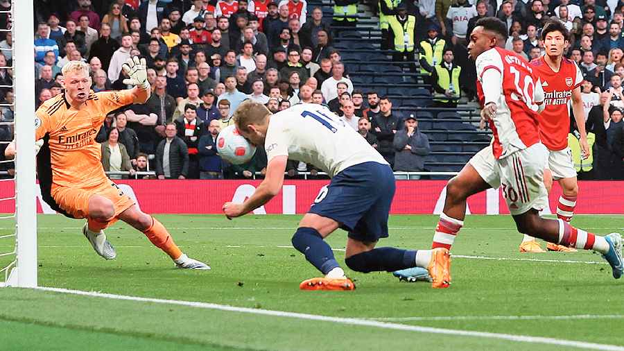 Harry Kane (centre) scores Tottenham Hotspur’s second goal in London on Thursday. 