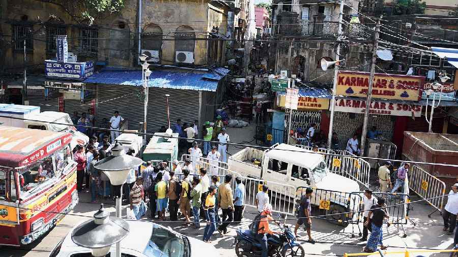 Metro subsidence forces more to abandon Bowbazar homes