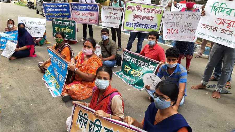 Protesters protest against anomalies in recruitments in Group C posts in government-aided schools through the school service commission 