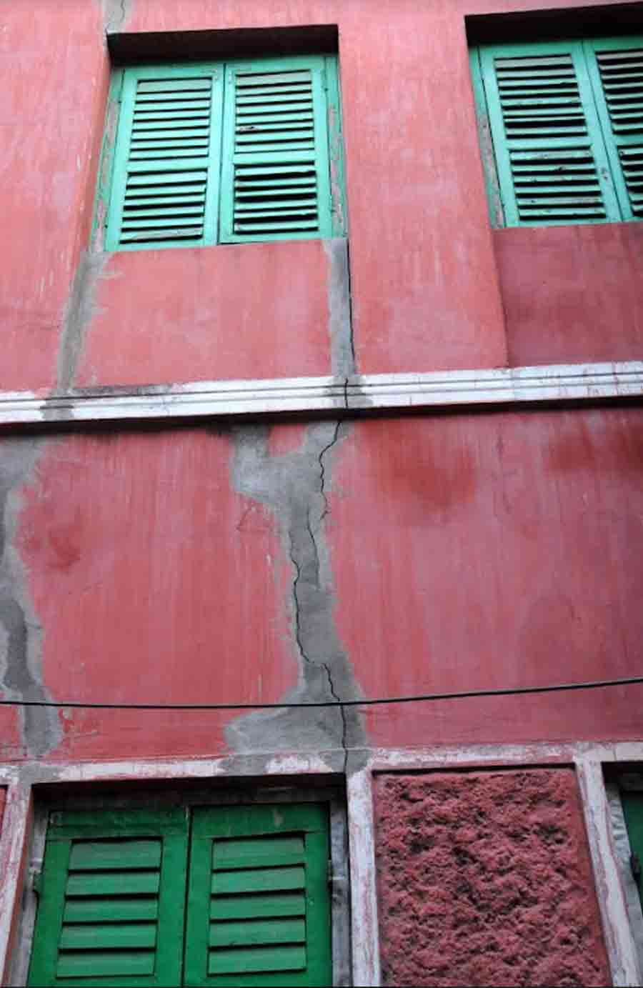 HOME & HEARTH AT RISK: Cracks appeared in multiple buildings at Durga Pituri Lane in Bowbazar, close to the route of the ongoing East-West Metro project, on Wednesday, May 11 night. Kolkata Metro Rail Corporation had to evacuate 30 families from their houses. 