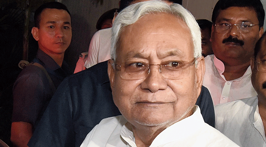 11-year-old shows mirror to Nitish