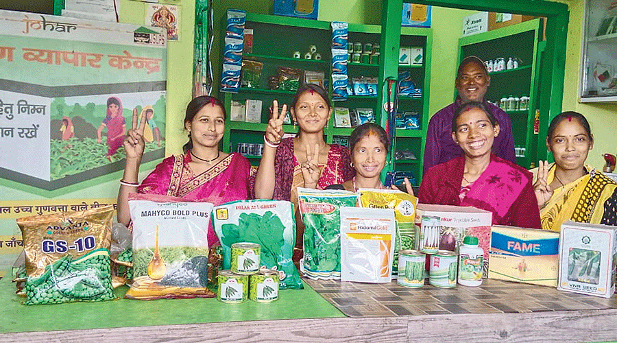 Women farmers producer groups at a Johar Agri Mart centre in Jharkhand.