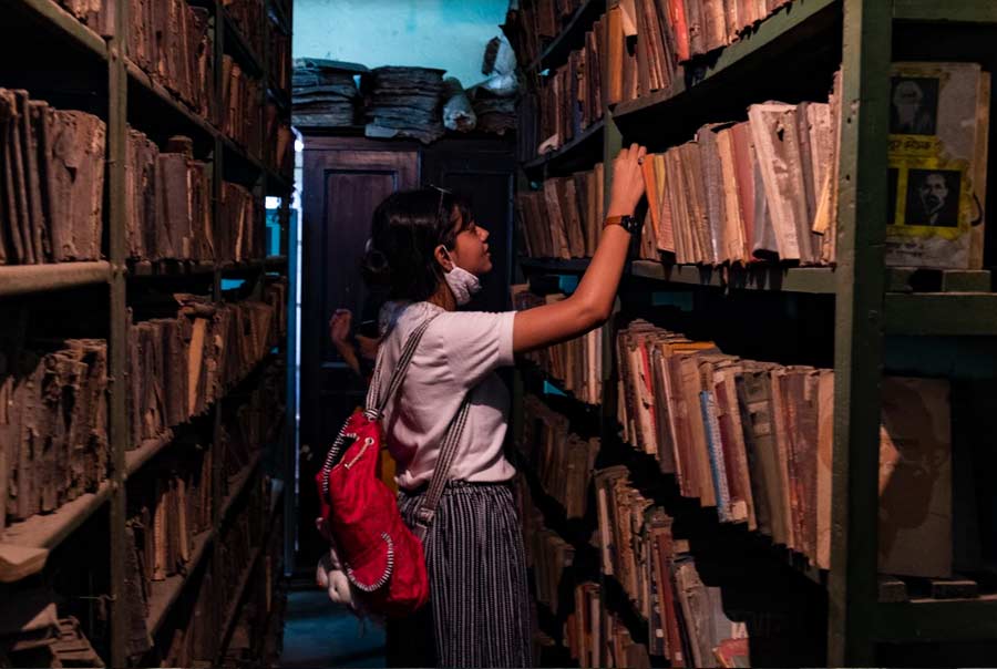 The third and final building of the day was the Chaitanya Library on Sovabazar’s Abhedananda Road (near Minerva Theatre), which was inaugurated in 1889 by Rabindranath Tagore. The library has a collection of 1500 books, many of which are two centuries old