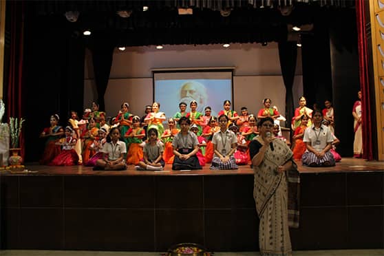 The students of The BSS School presented dance and musical performances. Principal Sunita Sen addressed the audience after the programme.
