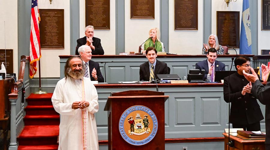 Sri Sri Ravi Shankar  Gurudev Sri Sri Ravi Shankar addresses US's state  Senate and House of Representatives of Delaware - Telegraph India