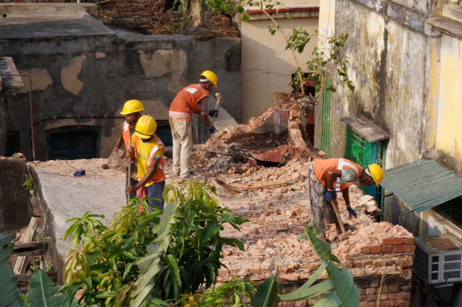 Workers demolish one of the buildings on Bowbazar’s Durga Pituri Lane on Tuesday. Several buildings in the neighbourhood had developed cracks during the tunnelling work of the East-West Metro corridor last week