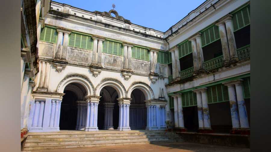 The Gaine mansion’s ‘Durga Dalan’ has been featured in Bengali, Hindi and foreign films 