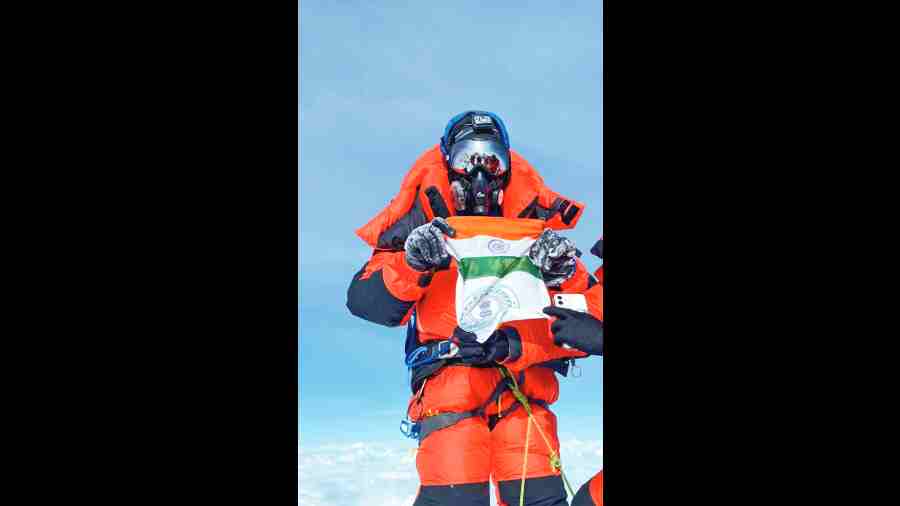 Pankaj Kumar with the Indian flag after scaling Mount Kanchenjunga. 