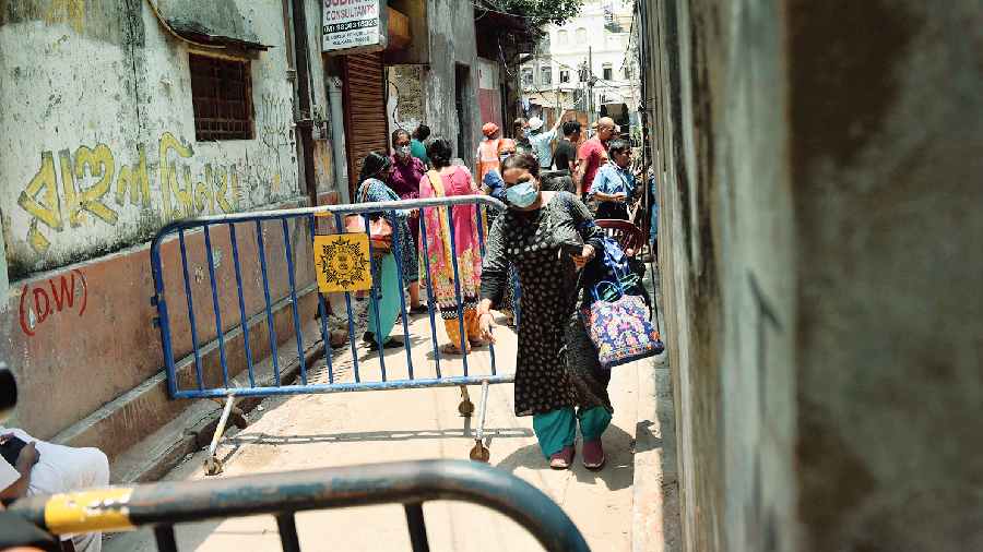 Residents of Durga Pituri Lane in Bowbazar leave with their belongings on Wednesday.  