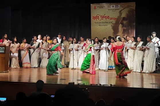 Students and faculty members of Sister Nivedita University (SNU) and Techno International New Town together celebrated the birth anniversary of Rabindranath Tagore at Arts Acre Museum and International Centre for Creativity on May 9.  