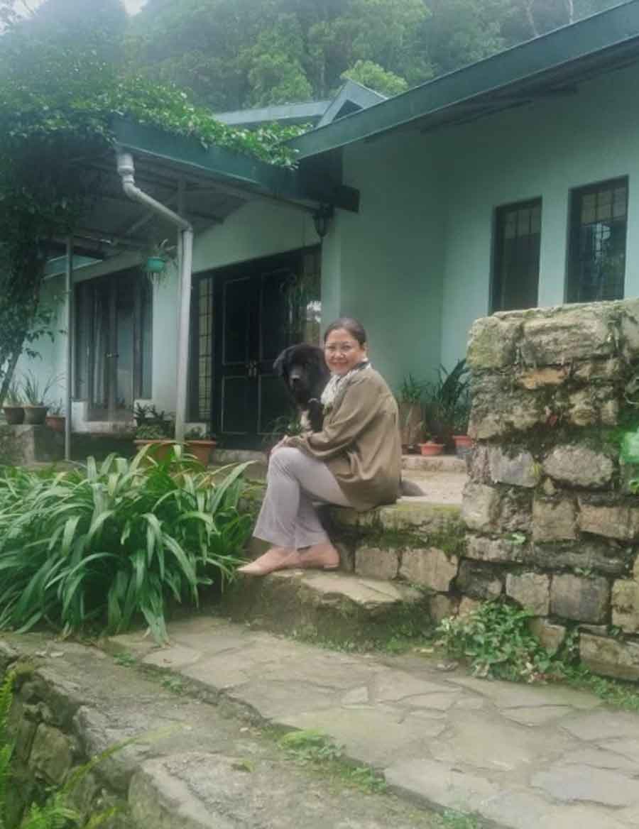 It’s always spring when Mridula is around! The gracious host of Kaleege House with Bhalu, the rescued Tibetan mastiff