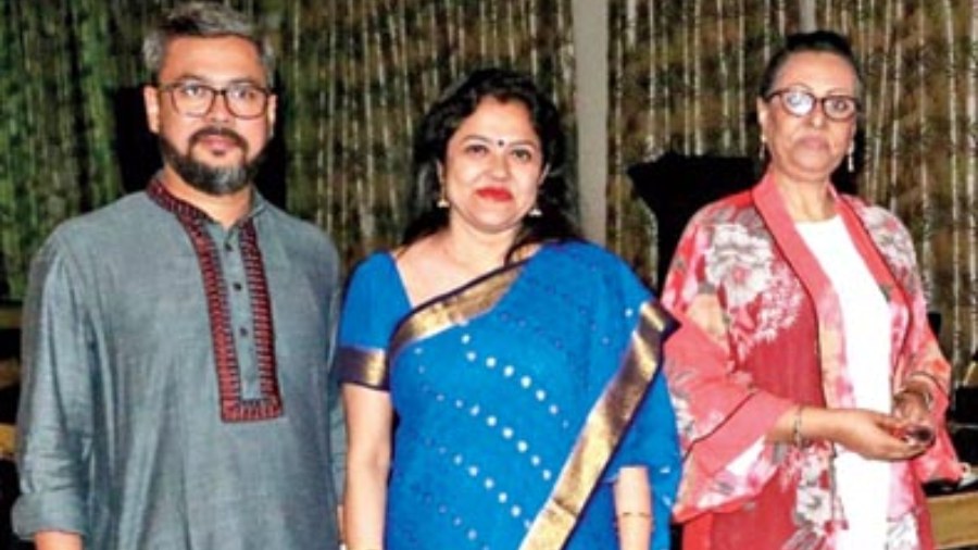 (L-R) Bodhi Brata Das, the director of the Bengali dramatised reading of Anukul, Anusua Das, chairperson of Wine & Cigar and Library subcommittees, and Rita Roy, the director of the English dramatised reading of Snapshot