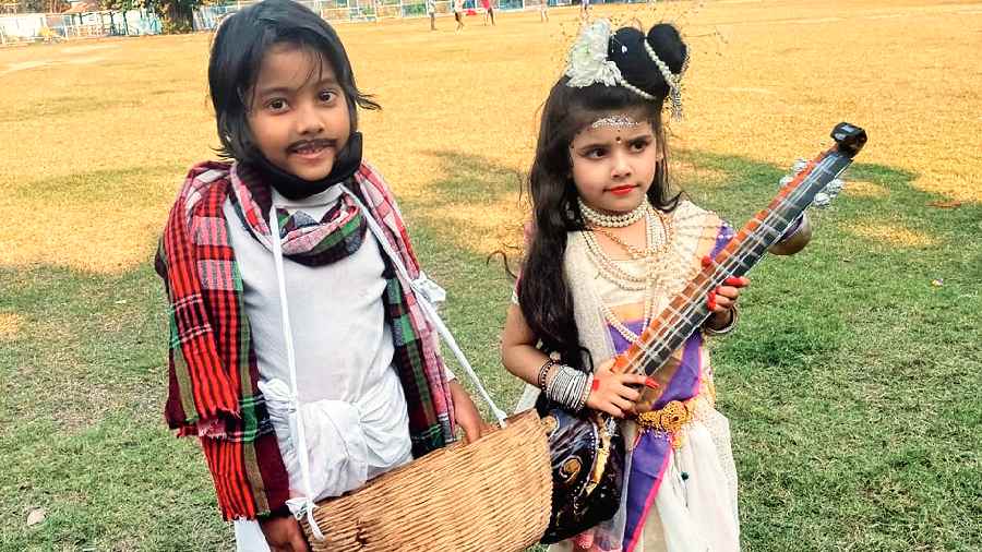 Kids in the fancy dress, adorned as the Kacha Badam singer and goddess Saraswati
