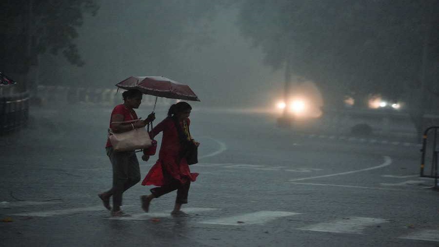 Weatherman hints of Cyclone Sitrang around Diwali, rainy Monday in Kolkata