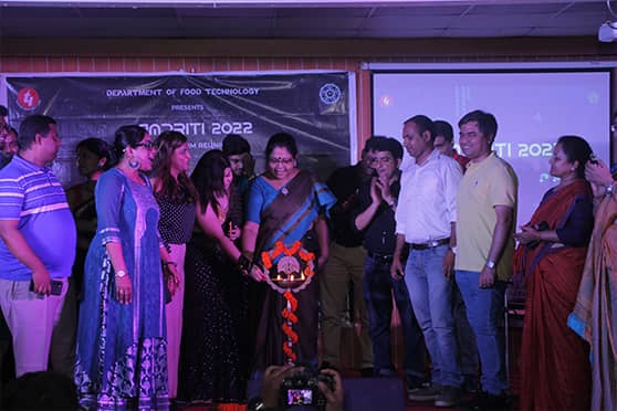 The alumni meet, which was inaugurated by professors, saw 80 alumni members and 120 present students. “Reunions are a nostalgia trip, where memories of a lifetime are made. We all have moved in different directions yet we feel the same bonding whenever we meet up,” said Sahana Bhattacharya from the batch of 2020.
