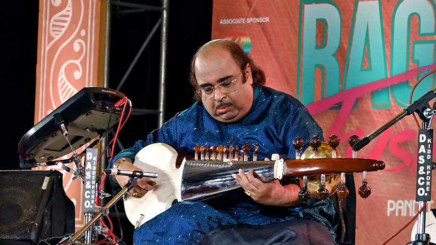 Pandit Majumdar’s sarod mesmerised the audience, with the sounds emanating from his heart as much as from the strings