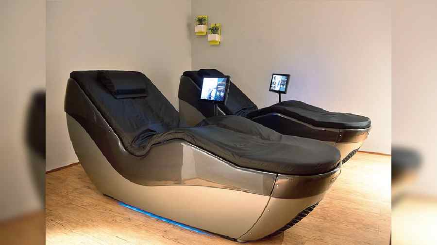 Hydro Massage: Water therapy at its finest. Alleviate soreness and stiffness and treat your body to a great hydro massage. This equipment will have you relax with its waves of pressurised water targeted at your back for around six to 15 minutes at a pressure of your liking.