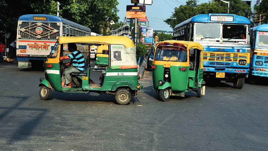 Autos take U-turns at the number 15 bus stand cut on Ultadanga Main Road on Monday.