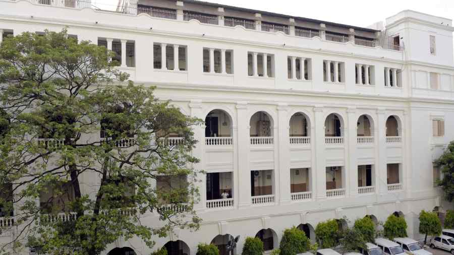  Calcutta University students continue protesting for online exams